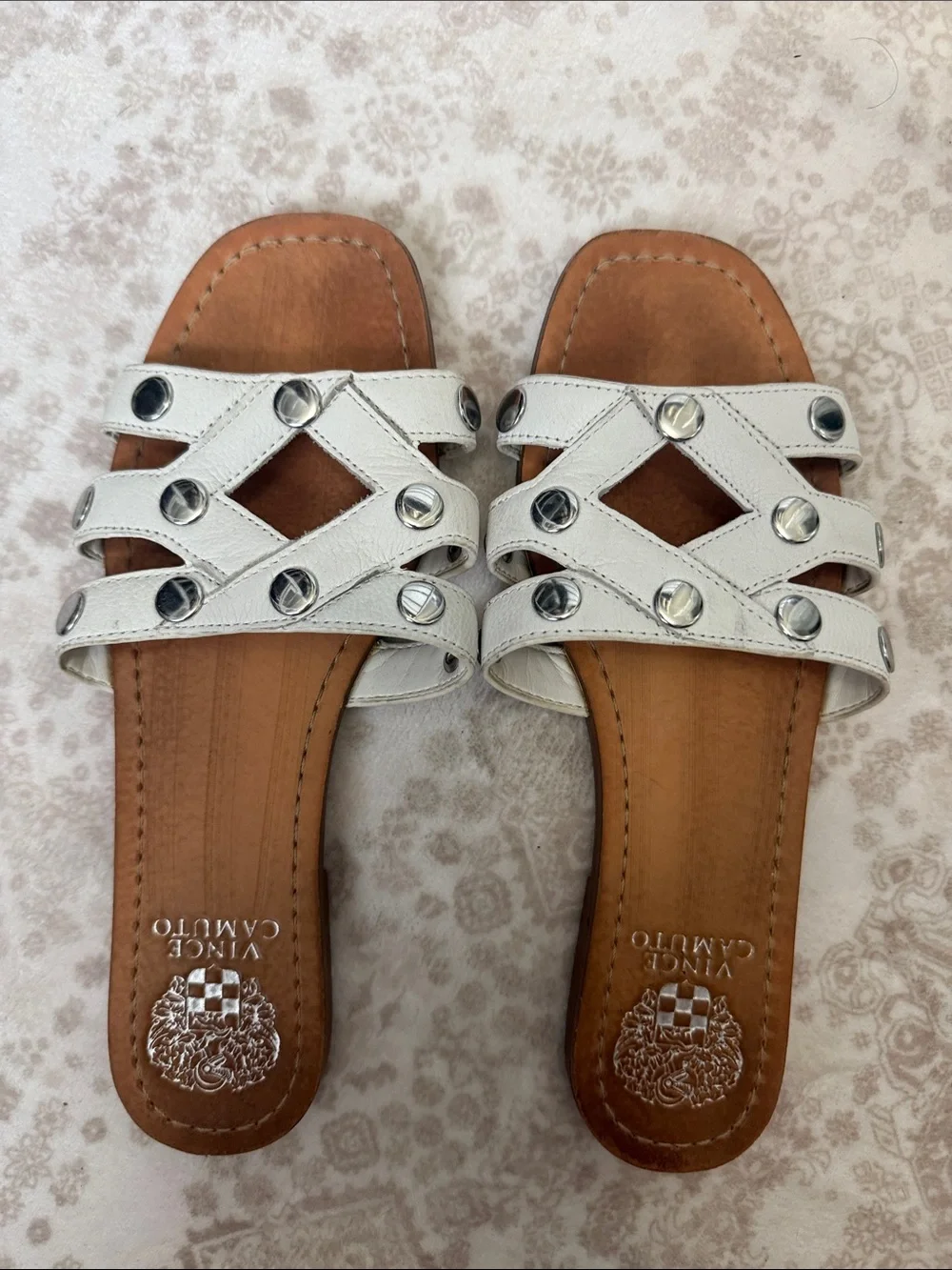 Vince camuto snadal